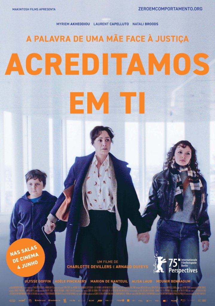 Cartaz português de Acreditamos em Ti, com a assinatura A palavra de uma mãe face à justiça